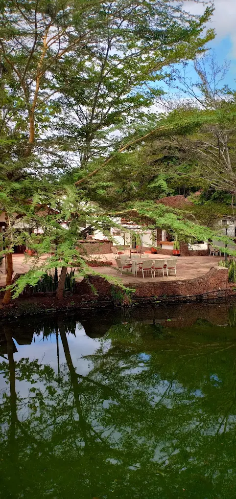 HUNTERS LODGE