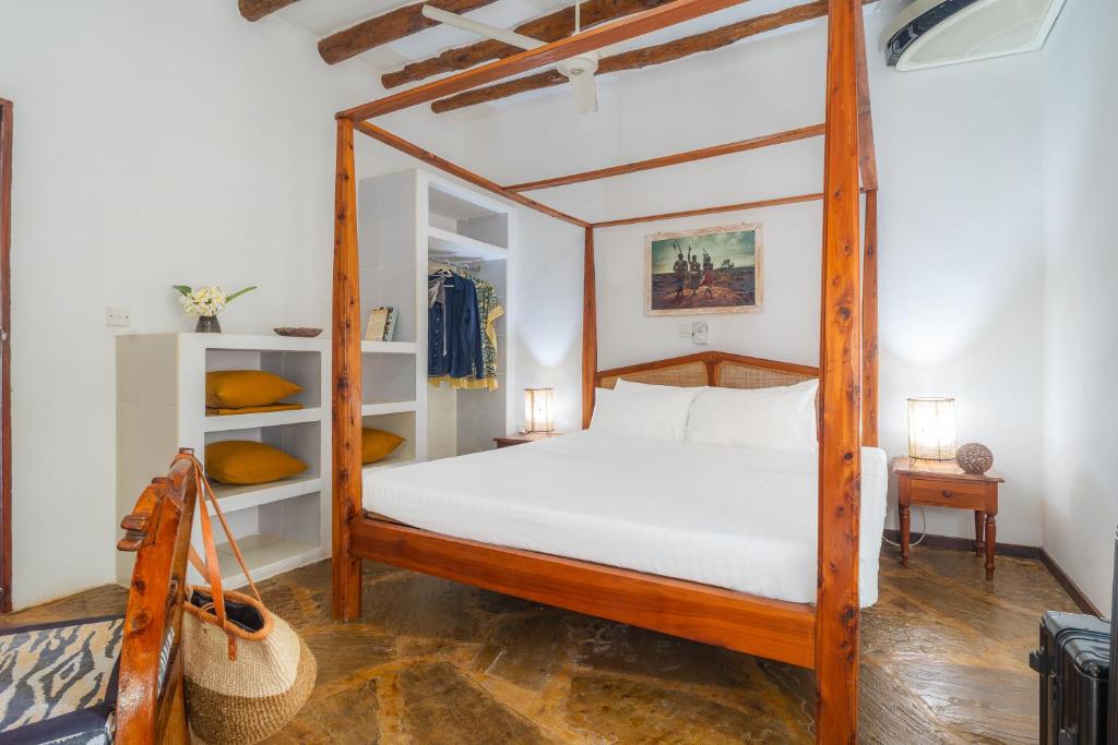 EXPLOREANS BEACH CLUB AND VILLAS WATATU