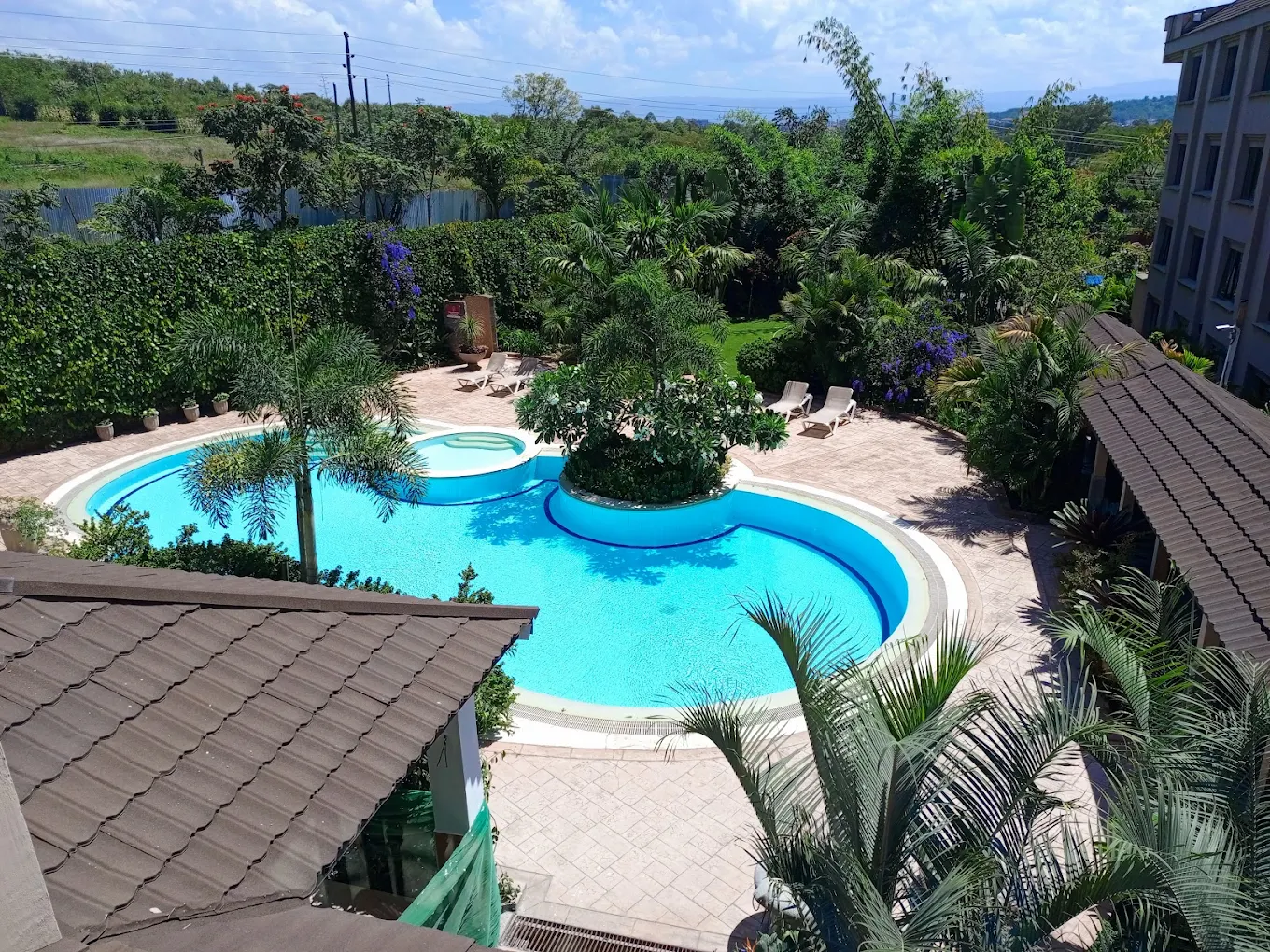 SAROVA WOODLANDS HOTEL & SPA