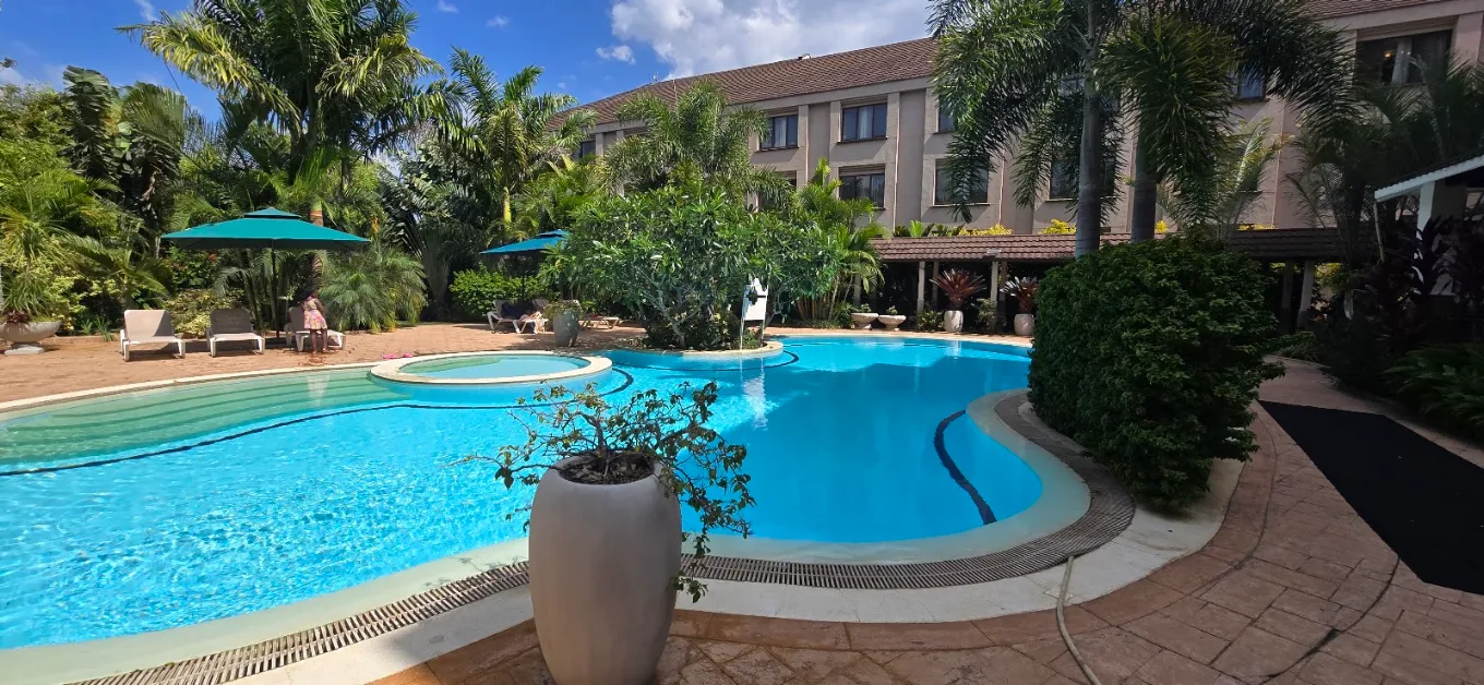 SAROVA WOODLANDS HOTEL & SPA