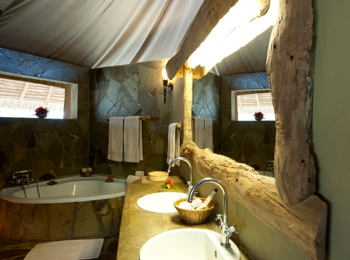 SEVERIN SAFARI CAMP